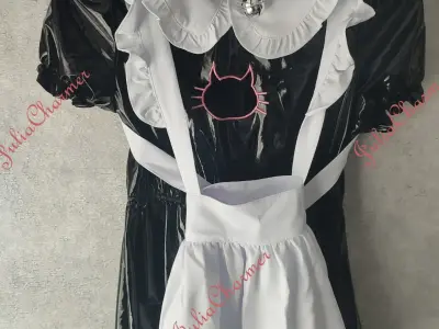 Костюм Горничной Кошечки, входит,