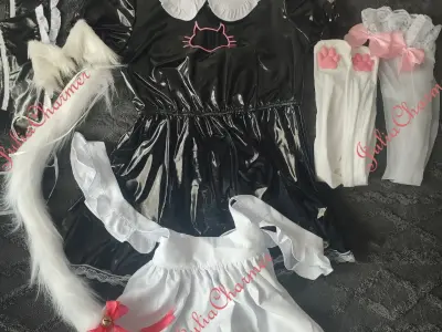 Костюм Горничной Кошечки, входит,