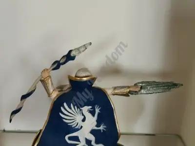 Маг Грифона от бренда Schleich