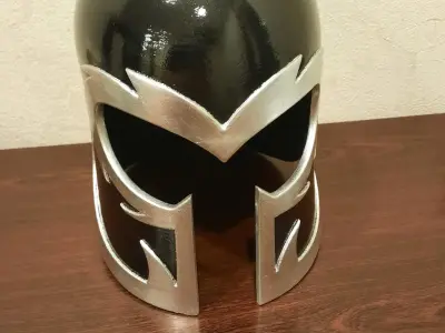 Шлем Магнето Magneto и дизайнерская подставка