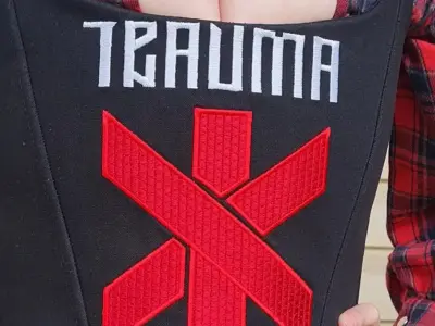 Двухсторонний корсет по игре Киберпанк 2077 с логотипом Trauma team