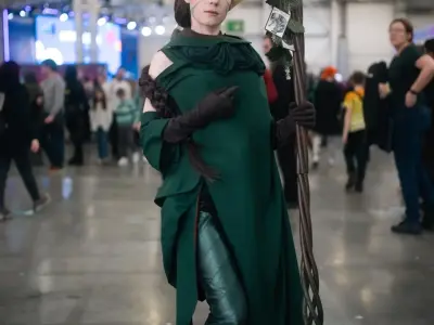 Парик Nissa Revane из Magic the gathering с косами и жемчужным декором